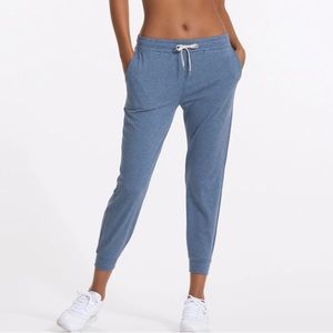 Vuori performance joggers small
